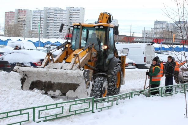 Коммунальщики района Крюково успели вывезти до сегодняшнего снегопада 300 кубометров снега