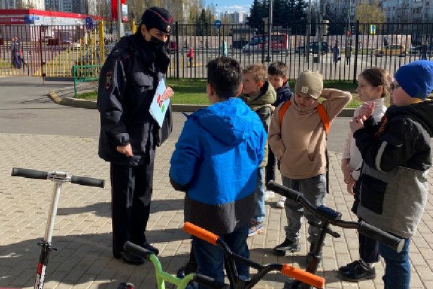 Зеленоградские автоинспекторы провели профилактическую акцию в пунктах продажи велосипедов