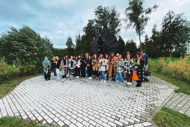 Крюковские школьники почтили память жертв теракта в Беслане