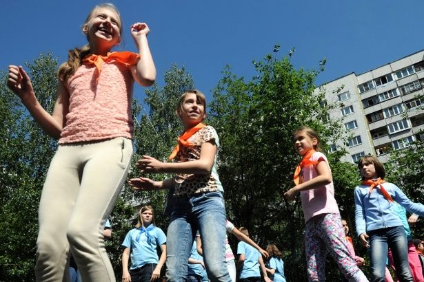 Собянин поручил продлить программу летнего отдыха школьников «Московская смена»