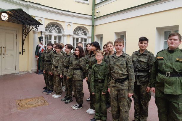 Учащиеся предкадетского класса школы № 1150 посетили Музей военной формы