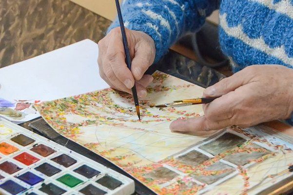 Крюковских пенсионеров приглашают на творческие занятия по рисованию