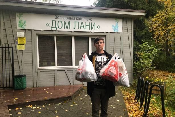 Крюковские школьники собрали более 40 кг каштанов для «Дома лани»
