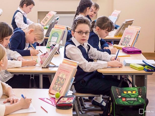 По состоянию на 1 июня в московские школы зачислены более 83 тыс первоклассников