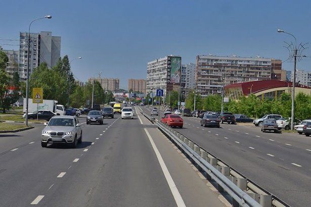 На улице Логвиненко до конца года заменят дорожный знак и изменят разметку