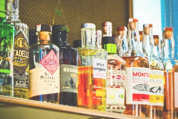 Свыше 2,3 тыс. единиц алкогольной продукции изъято из незаконного оборота в одной из торговых точек в Рязанском районе