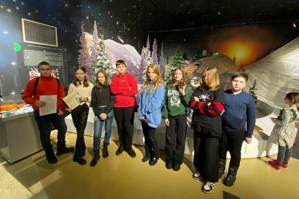 Крюковские шестиклассники познают космонавтику
