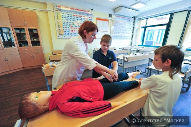 Московские школьники одновременно с аттестатом могут получить свидетельство о квалификации по профессии