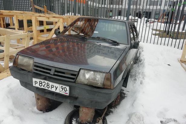 На Георгиевском проспекте обнаружен брошенный автомобиль