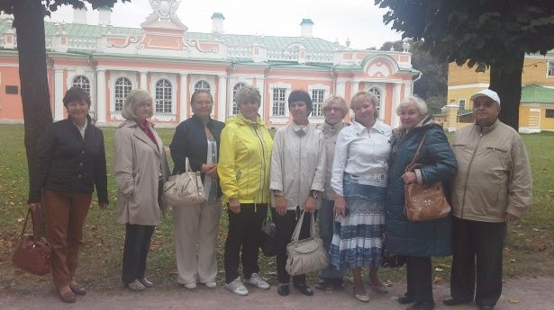 Районные активисты съездили на экскурсию в Кусково 