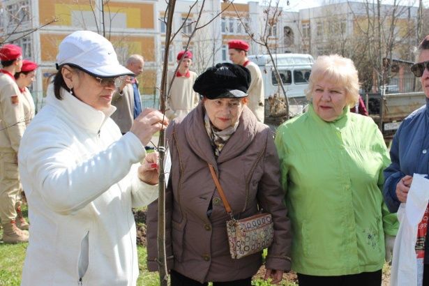 В Крюково посадили деревья в память о героях Великой Отечественной