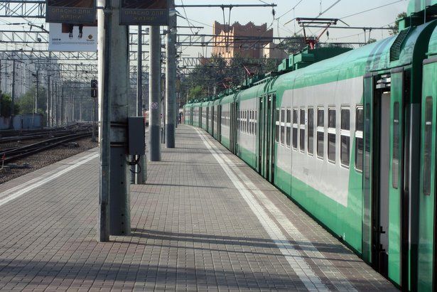 В связи с предоставлением «окон» на объектах инфраструктуры Октябрьской железной дороги, в расписание движения пригородных поездов вносятся изменения