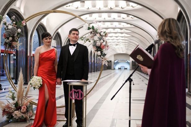 Вице-мэр Ракова сообщила о регистрации в Москве в 2023 году 11 тыс браков на выездных площадках