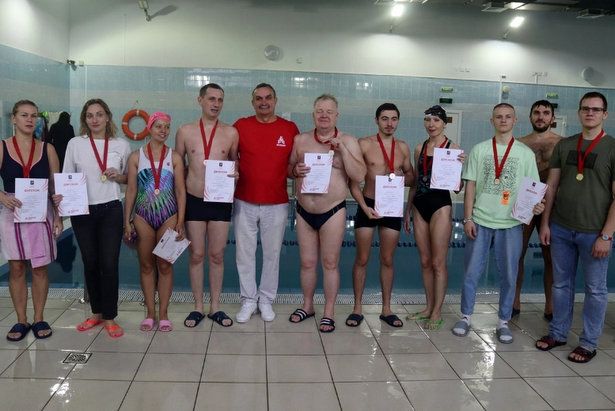 Крюковчане взяли серебро на окружных соревнованиях по плаванию среди взрослых