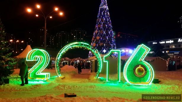 Зеленоградцы с удовольствием приходят на рождественский фестиваль на площади Юности