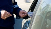 Водитель-иностранец задержан за попытку дать взятку автоинспектору