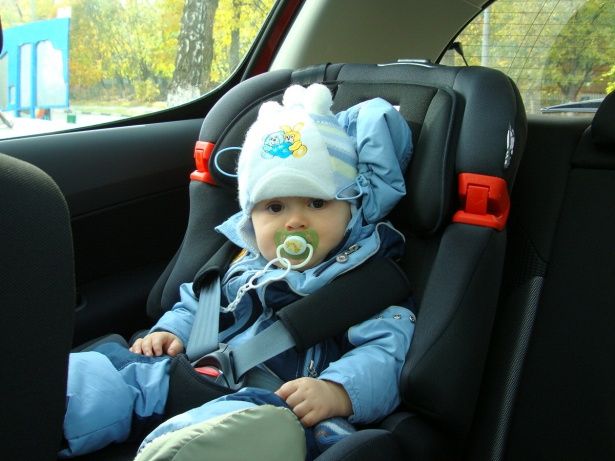 Зеленоградские родители отказываются пристёгивать своих детей в машинах
