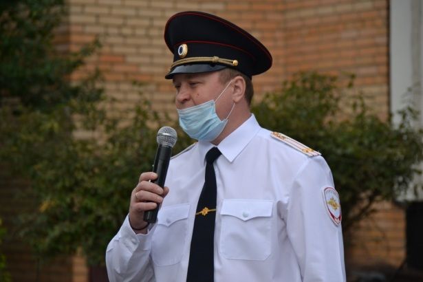 Полицейские поздравили с Днем знаний воспитанников семейного центра «Зеленоград»
