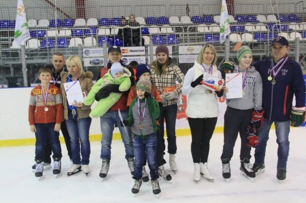 В районе Крюково прошли соревнования спортивных семей «Зимние забавы»
