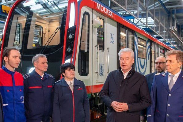 Собянин осмотрел 100-й поезд метро «Москва-2020»
