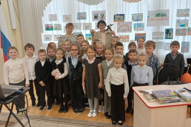 Учащиеся школы №1194 встретились и познакомились с российским писателем