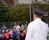 Полицейские поздравили с Днем знаний воспитанников семейного центра «Зеленоград»