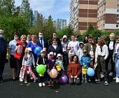 Воспитанники семейного центра Зеленоград» получили к празднику подарки от полицейских