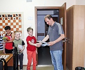 В День защиты детей воспитанники «Фаворита» Крюково выясняли сильнейшего по шашкам