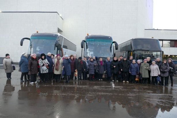 Для маломобильных зеленоградцев организовали поездку по новогодней Москве