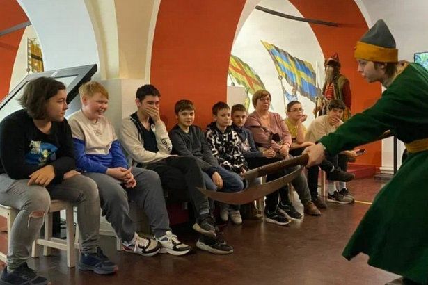 Крюковские шестиклассники научились обращаться с мушкетом в «Стрелецких палатах»