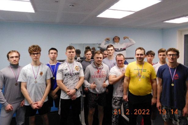 Спортсмены из Крюково приняли участие в состязаниях по жиму штанги лёжа