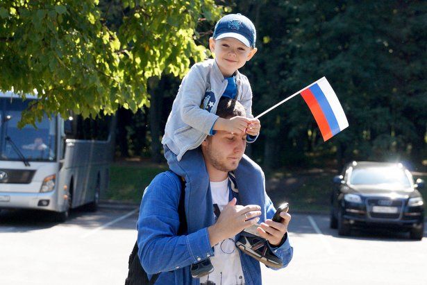 В столице продолжают отмечать 350-летие флага России