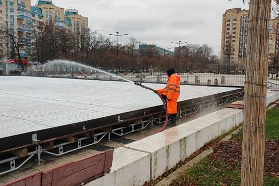 В Зеленограде стартует зимний сезон: идёт заливка семи катков с искусственным льдом