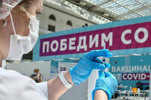 В Москве от COVID-19 уже вакцинировались более 4 млн человек