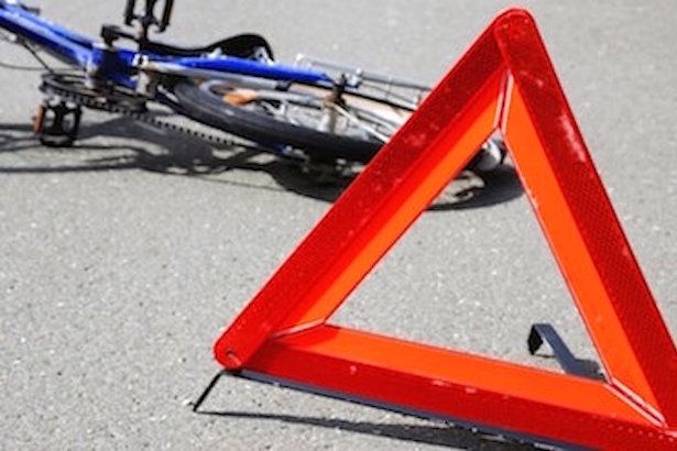 В 15 микрорайоне Зеленограда водитель иномарки сбил велосипедистку