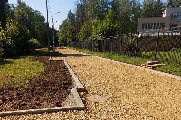 Ремонт пешеходной зоны и замена плитки на асфальт проходит в одном из районов Зеленограда