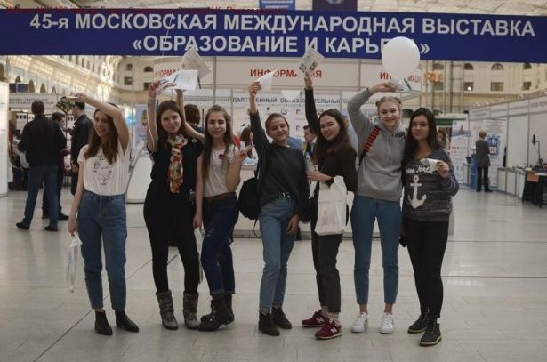 Крюковские школьники посетили выставку «Образование и карьера»