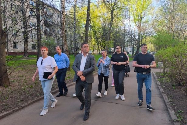 Глава управы района Крюково провел встречу с жителями по вопросам реновации