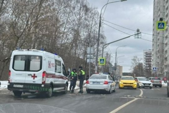 Такси сбило подростка на нерегулируемом пешеходном переходе в Зеленограде