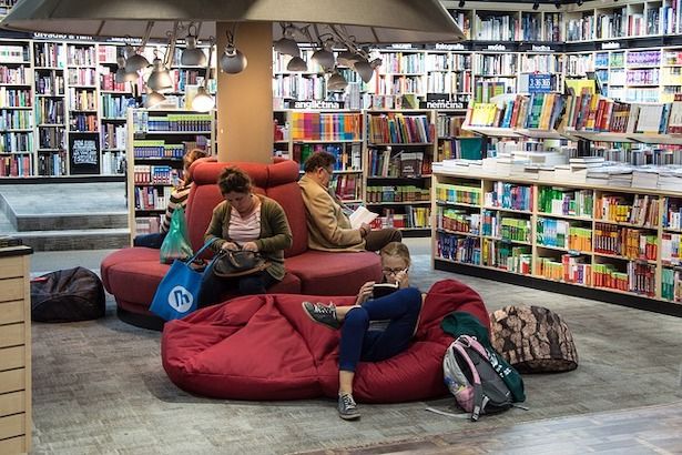 Активным жителям столицы предлагают выбрать лучший книжный магазин