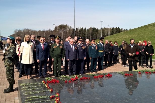 В Зеленограде состоялись торжественные церемонии возложения цветов