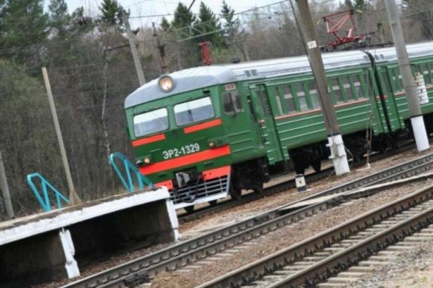 Отмены электричек и изменения их маршрутов снова ждут пассажиров Октябрьской железной дороги