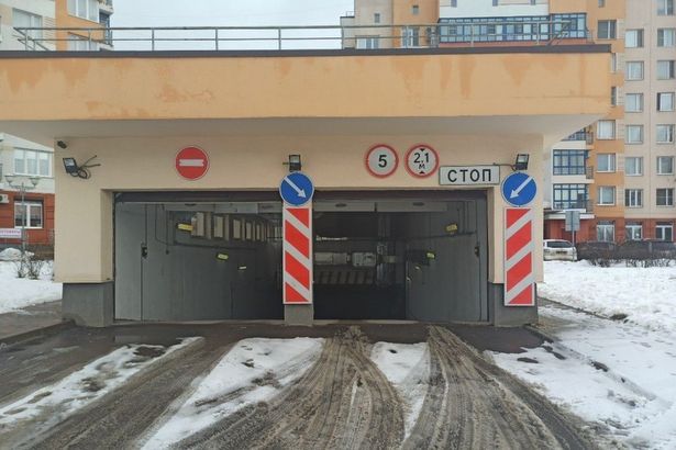 Управляющая компания наладила работу ворот подземного паркинга