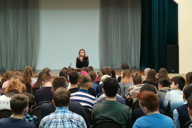 Крюковским школьникам рассказали об ответственности за употребление наркотиков, алкоголя и табака