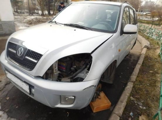 Полицейские задержали грабителя автозапчастей из машины в Крюково