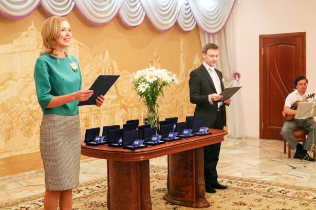 В Зеленоградском ЗАГСе поздравили супружеские пары из Крюково с Днем семьи, любви и верности