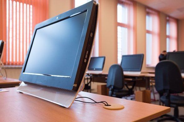 Собянин поручил открыть в текущем году 30 школьных IT-классов
