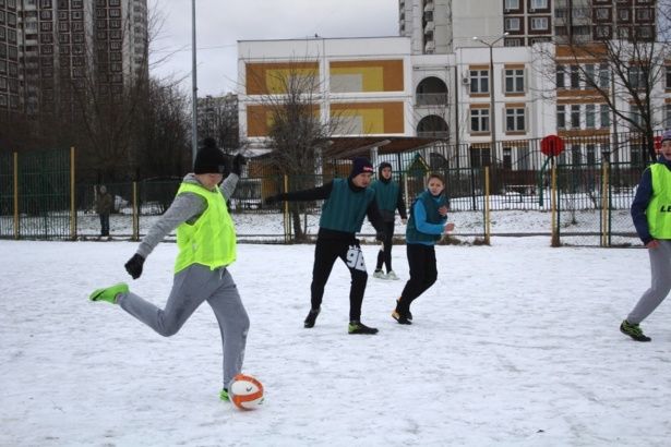 Футбольное Рождество в Крюково встречали на снегу и паркете