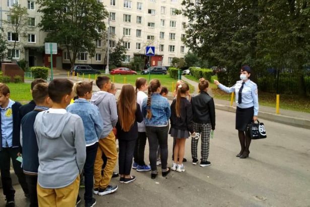 Ученики школы №1528 приняли участие в акции «Безопасный двор»