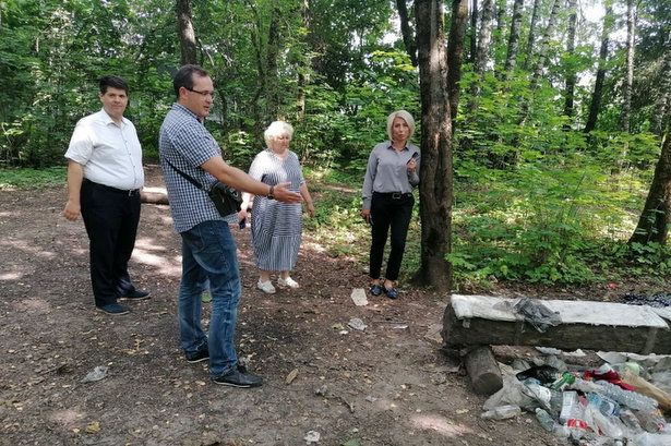 Общественный совет района Крюково взял под контроль ситуацию с мусором в лесопарке